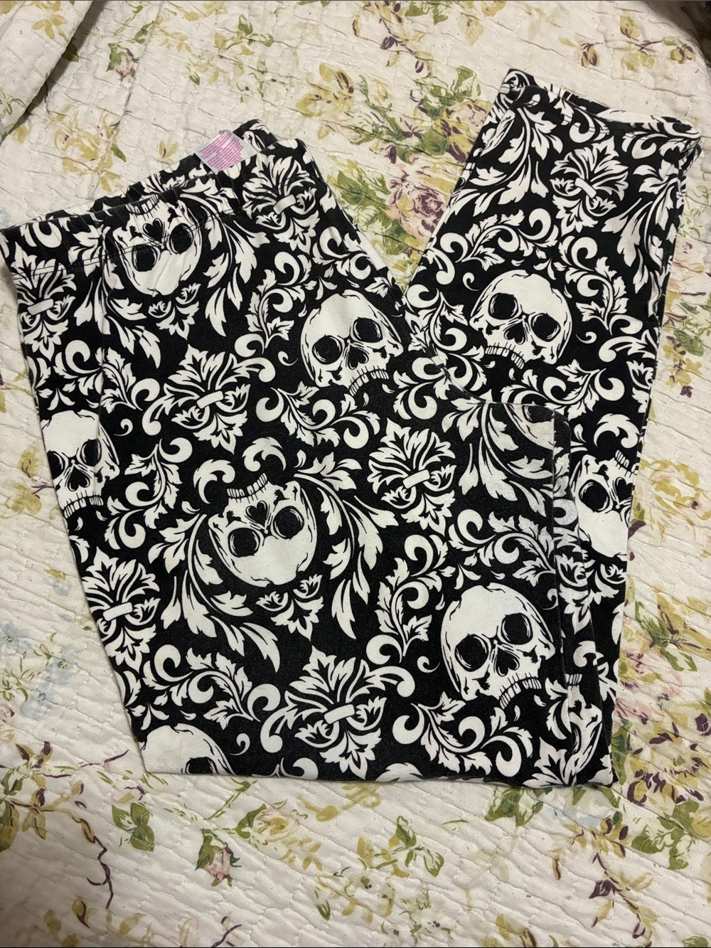 No Boundaries Black and White Skull Damask Leggings